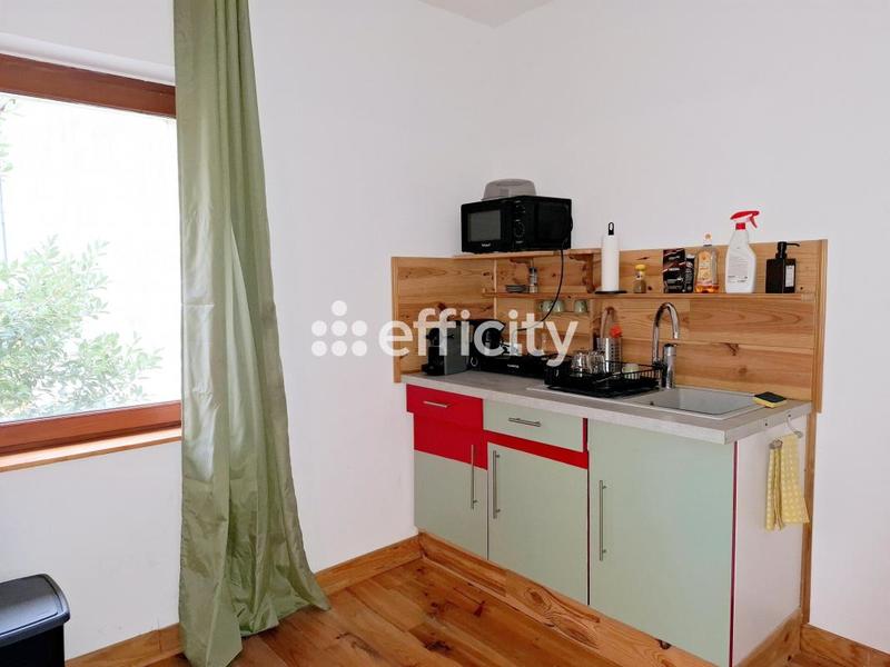 Maison - 241 m² - 10 pièces