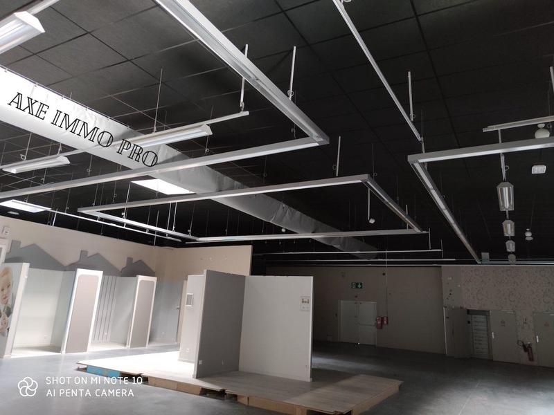 Local commercial - 1 854 m² - 5 pièces