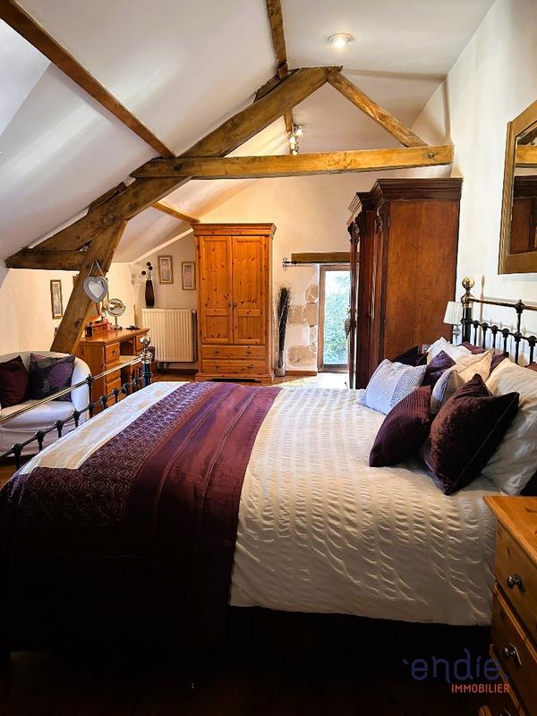 Maison - 385 m² - 11 pièces