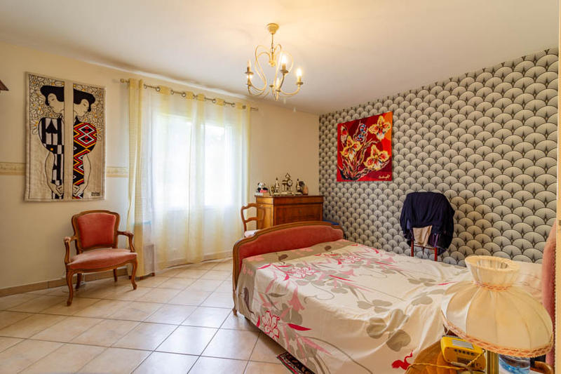 Maison - 235 m² - 7 pièces