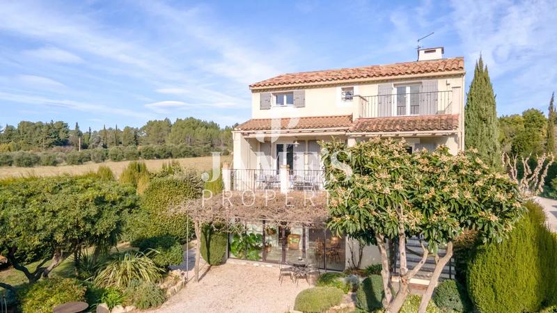 Maison - 210 m² - 8 pièces