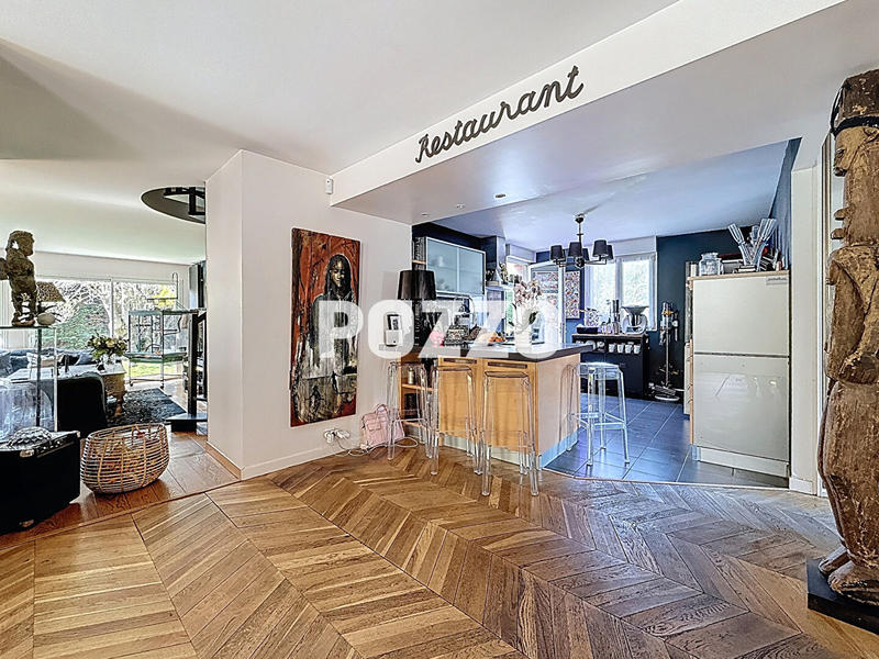 Maison - 220 m² - 8 pièces