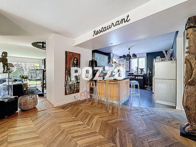 Maison - 220 m² - 8 pièces