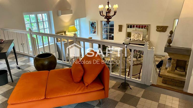 Maison - 296 m² - 9 pièces