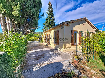 Villa - 100 m² - 5 pièces
