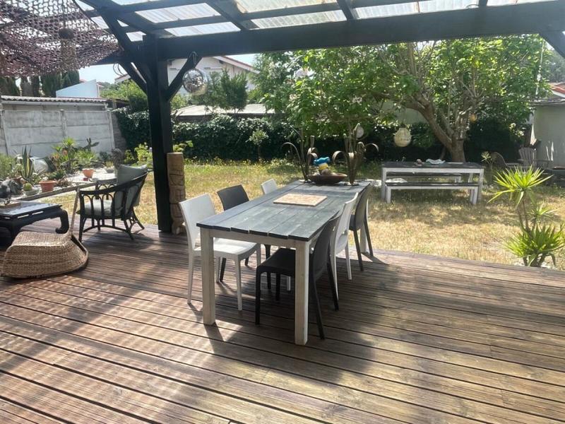 Maison - 220 m² - 8 pièces