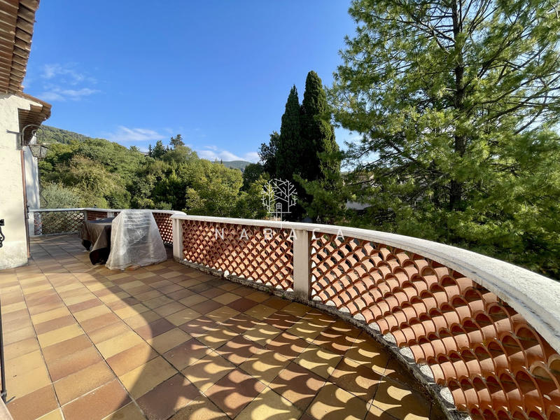 Maison - 188 m² - 9 pièces