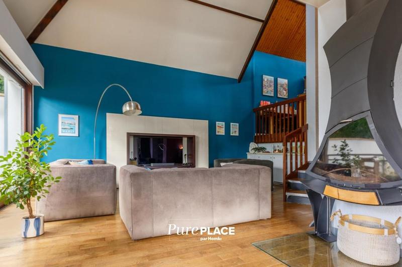 Maison - 250 m² - 8 pièces