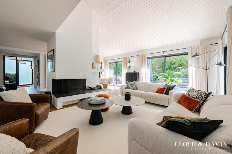 Maison - 250 m² - 8 pièces