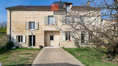 Maison - 236 m² - 7 pièces