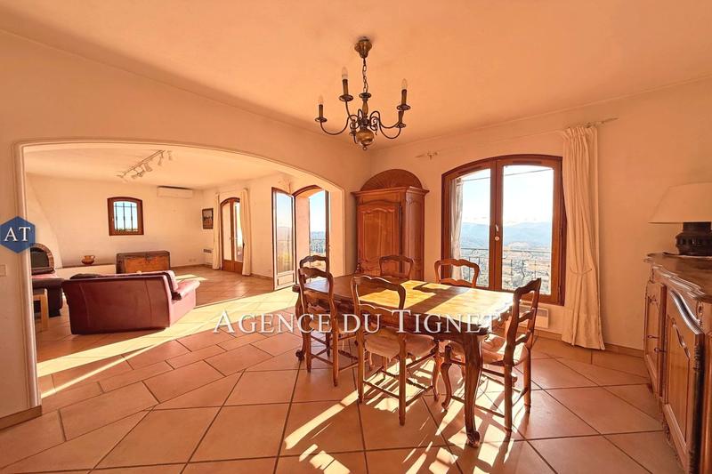 Maison - 217 m² - 7 pièces