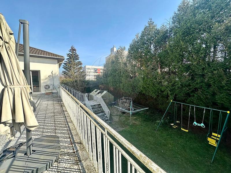 Maison - 207 m² - 7 pièces