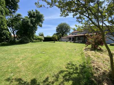 Maison - 200 m² - 6 pièces