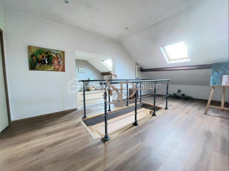 Maison traditionnelle - 220 m² - 8 pièces