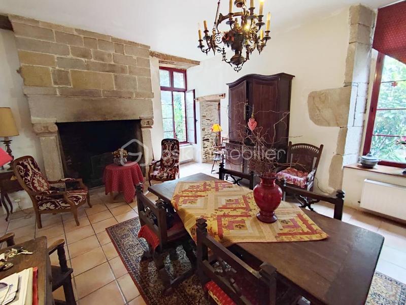 Demeure - 198 m² - 9 pièces