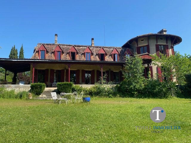 Maison ancienne - 700 m² - 14 pièces