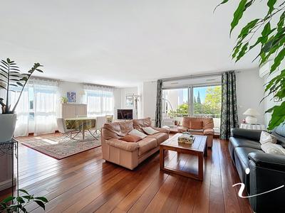 Appartement - 147 m² - 5 pièces