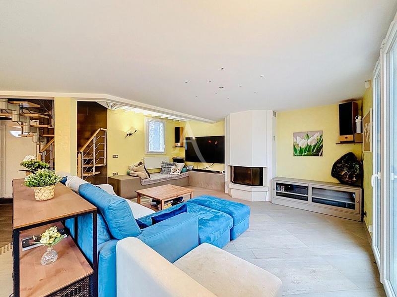 Maison - 214 m² - 6 pièces