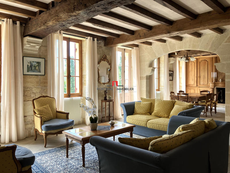 Maison - 228 m² - 6 pièces