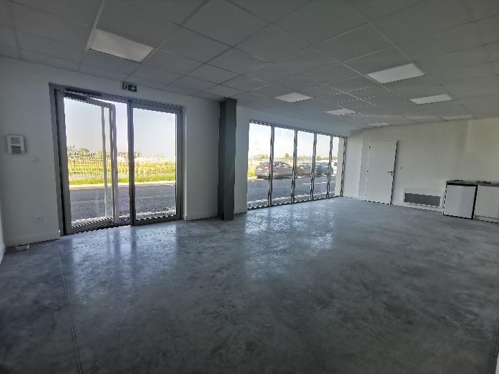 Local d'activités - 301 m²