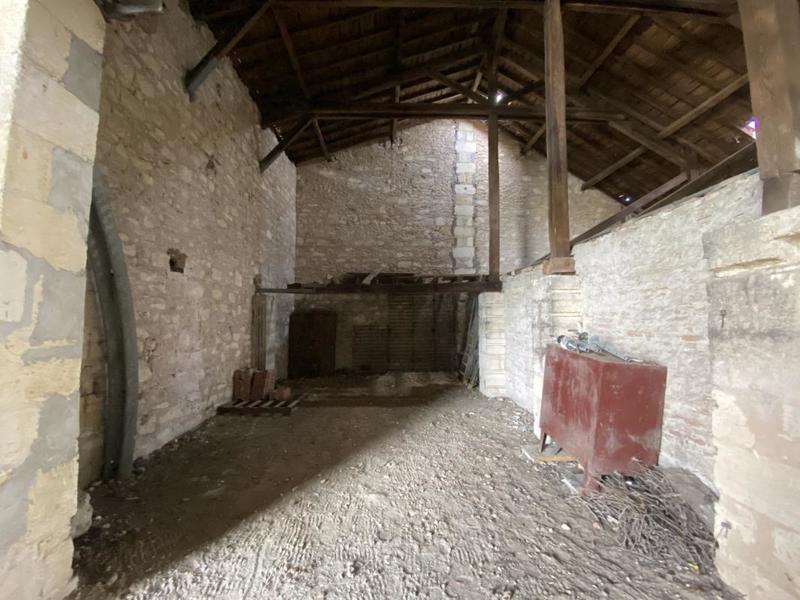 Maison - 654 m² - 11 pièces