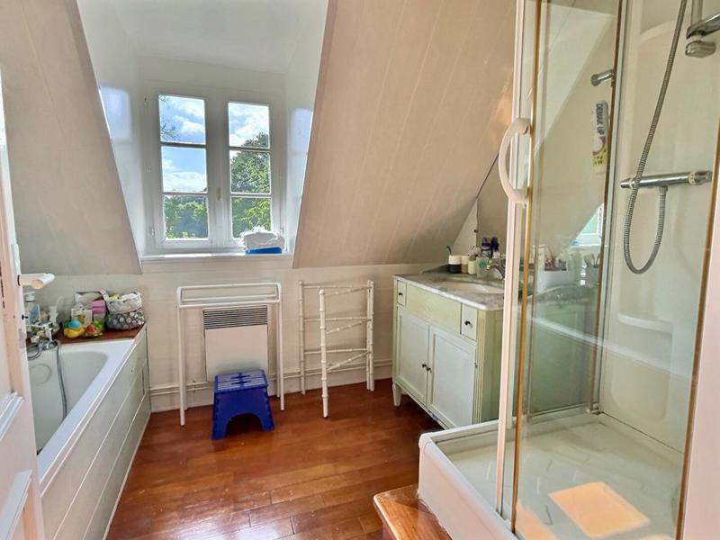 Maison - 235 m² - 8 pièces