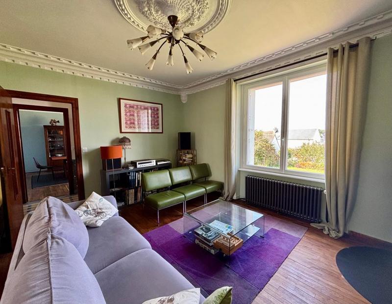 Maison - 218 m² - 7 pièces