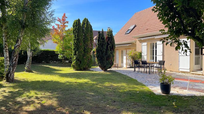 Maison - 202 m² - 7 pièces