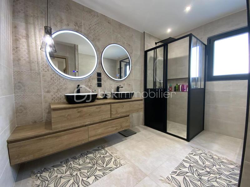 Maison - 180 m² - 6 pièces