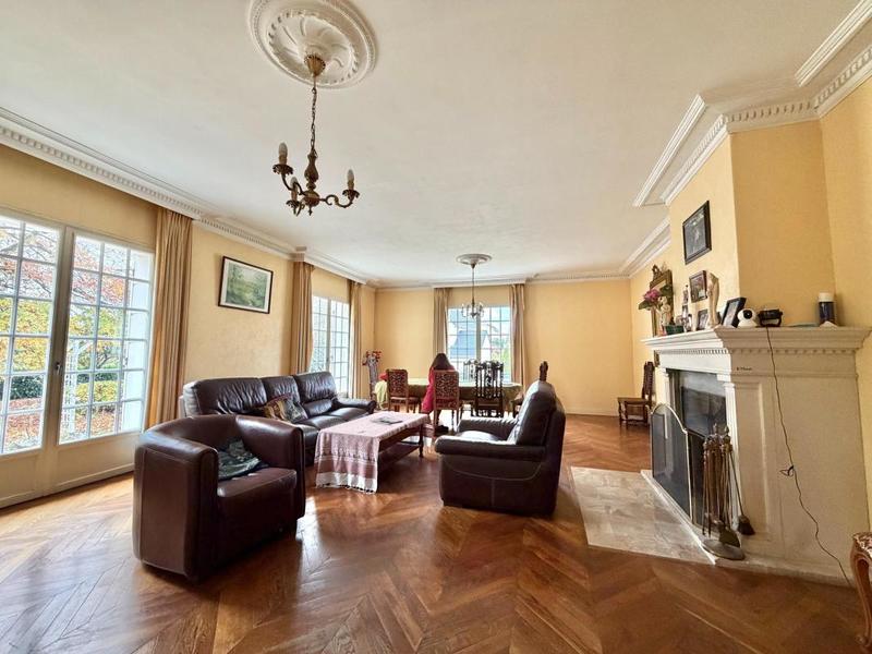 Maison - 235 m² - 6 pièces