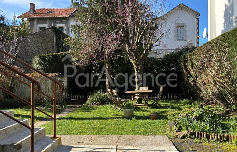 Maison - 248 m² - 9 pièces