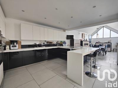 Maison - 200 m² - 7 pièces