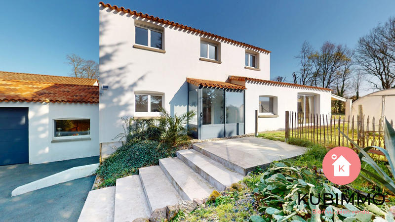 Maison traditionnelle - 189 m² - 6 pièces