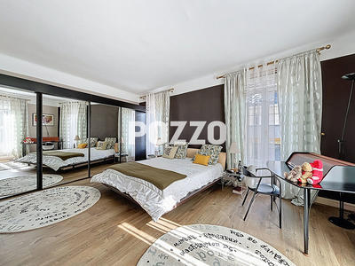 Maison - 225 m² - 10 pièces