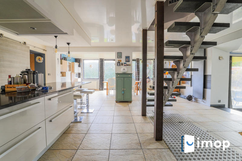 Maison - 180 m² - 7 pièces