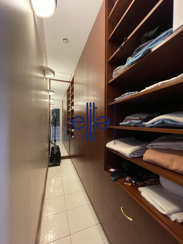 Maison - 278 m² - 10 pièces