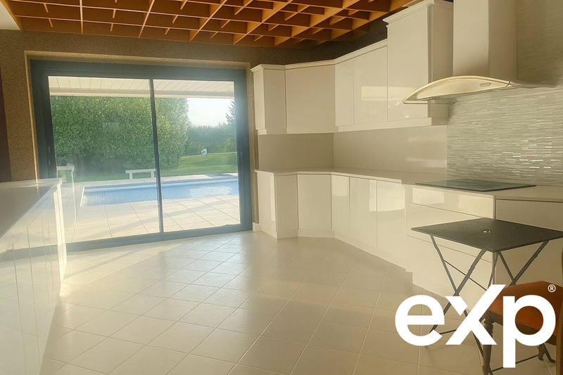 Maison - 288 m² - 6 pièces