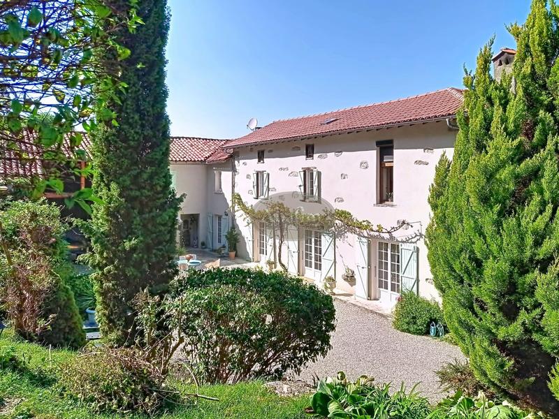 Maison - 250 m² - 10 pièces