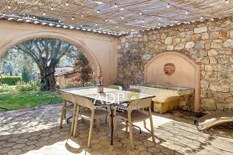 Maison - 255 m² - 8 pièces