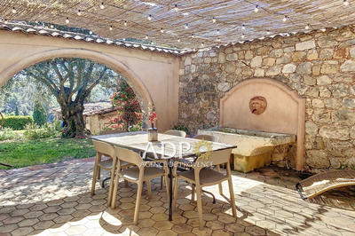 Maison - 255 m² - 8 pièces