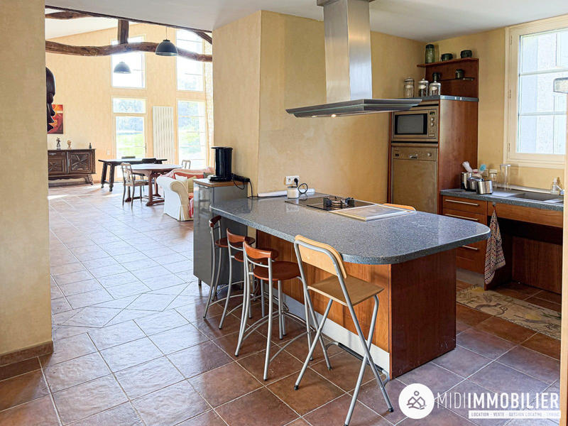 Maison - 239 m² - 7 pièces