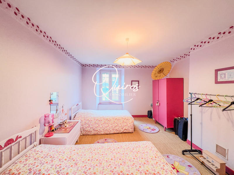 Maison - 230 m² - 7 pièces