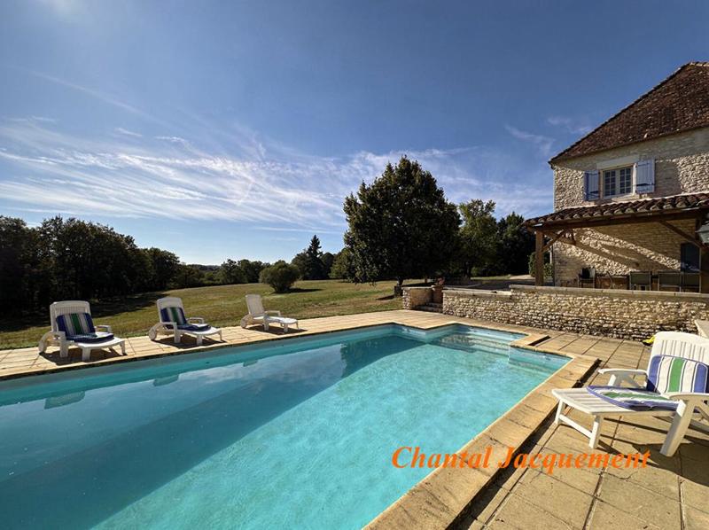 Maison - 390 m² - 16 pièces