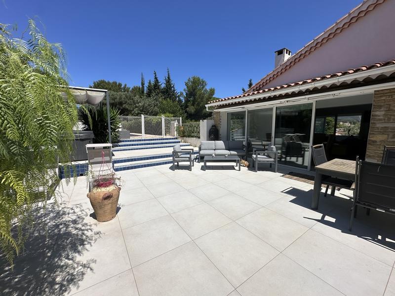 Maison - 220 m² - 10 pièces