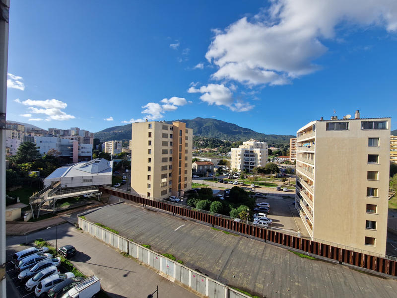 Appartement - 65 m² - 4 pièces