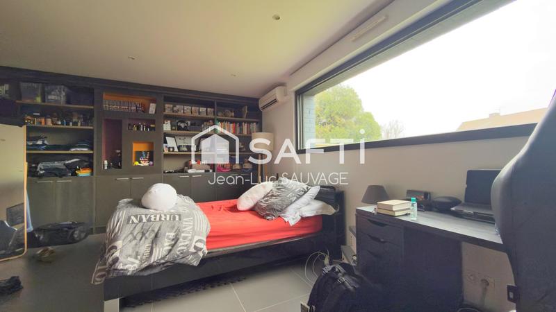 Maison - 270 m² - 10 pièces