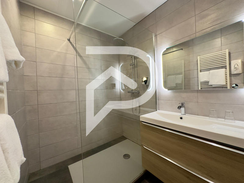 Local commercial - 2 000 m²