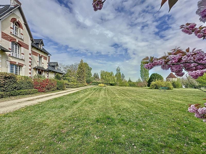 Propriété - 481 m² - 12 pièces