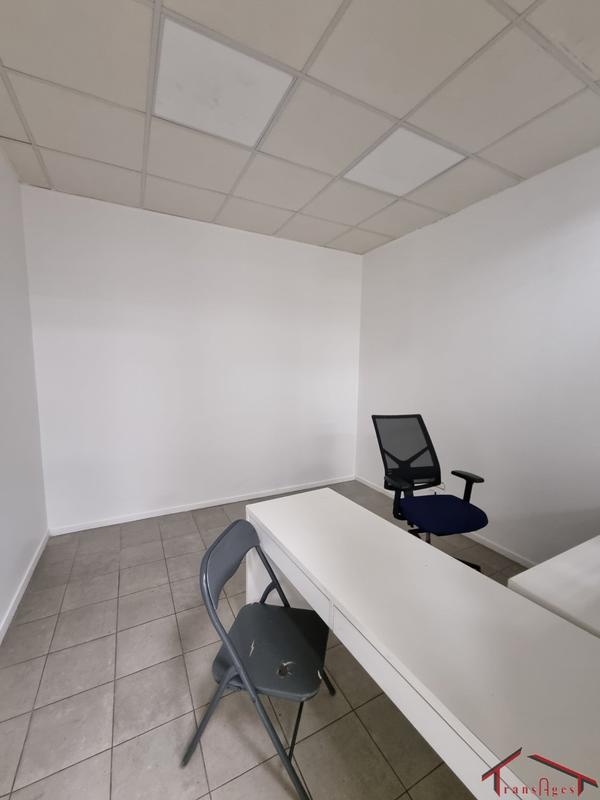 Local commercial - 126 m² - 2 pièces