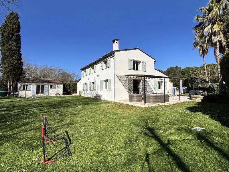 Villa - 204 m² - 8 pièces